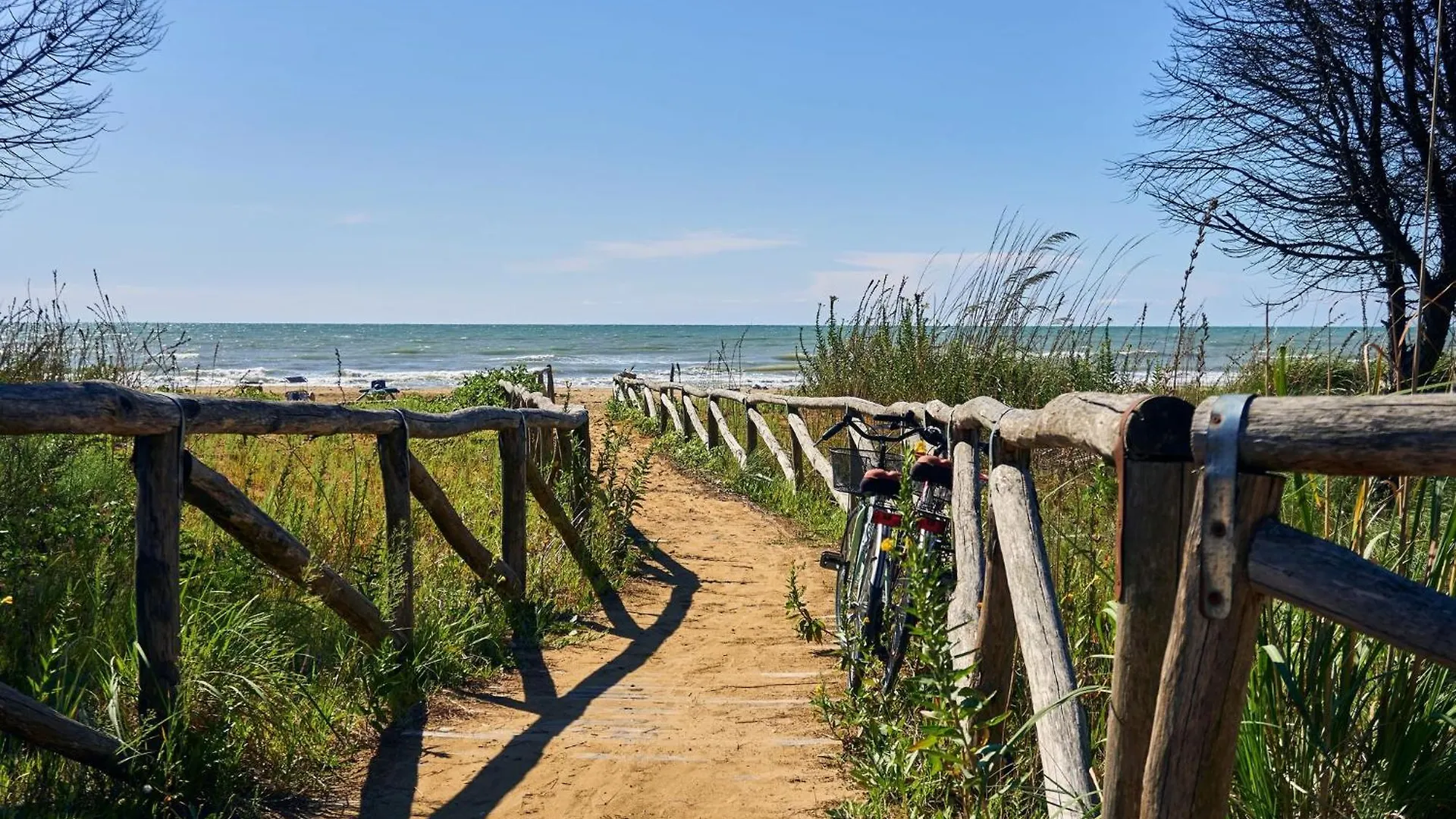 Recently Built Flat With Big Swimming Pool And Balcony Apartamento Bibione Itália