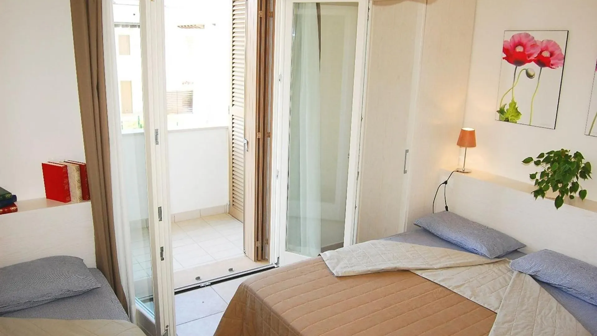 Recently Built Flat With Big Swimming Pool And Balcony Apartamento Bibione 0*,